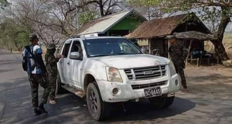 စလင်းတွင် နေ့စဉ်လိုလို စစ်တပ်က ပေါ်တာဆွဲနေပြီး လေကြောင်းကလည်း တိုက်ခိုက်နေ