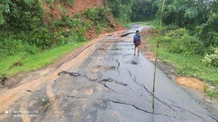 ရခိုင်နှင့် ဧရာဝတီ ဆက်သွယ်ထားသည့်ကားလမ်း အက်ကြောင်းများဖြစ်ပြီးပြိုကျ
