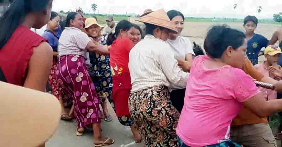 ကောလင်းတွင် မိုးခေါင်နေသဖြင့် လွန်ဆွဲပွဲလုပ်