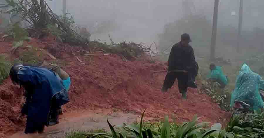 တိုက်ကြီးနှင့် သံတောင်ကြီးတွင် မိုးသည်းထန်၊ မြေပြို၊ လေဆင်နှာမောင်းတိုက်သဖြင့် နေအိမ် ၁၆ လုံးပျက်စီး