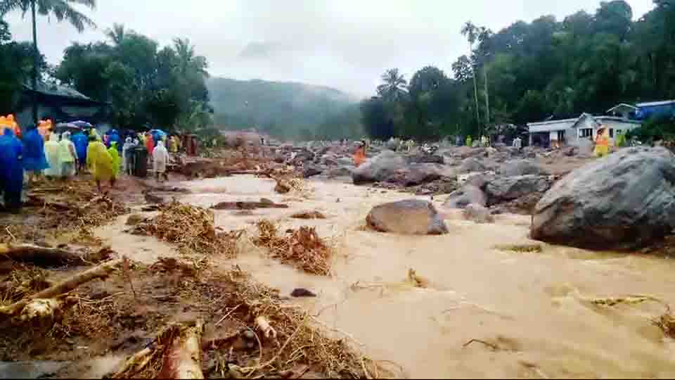 အိန္ဒိယတွင် မြေပြိုမှုကြောင့်  လူ ၄၀ ကျော် သေဆုံး