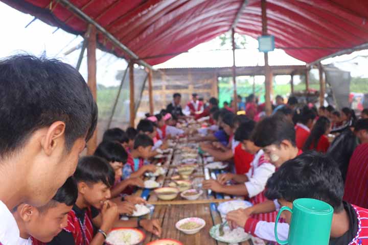 ကရင်နီက ဘော်ဒါဆောင်နေ ကလေးများအတွက် စားနပ်ရိက္ခာအကူအညီများလိုအပ်