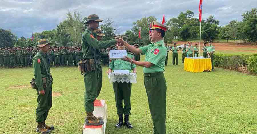 အပတ်စဥ် ၂ နှင့် ၃ က သေနတ်ကျွမ်းကျင်သည့် တပ်သားသစ်များကို ရှေ့တန်းပို့