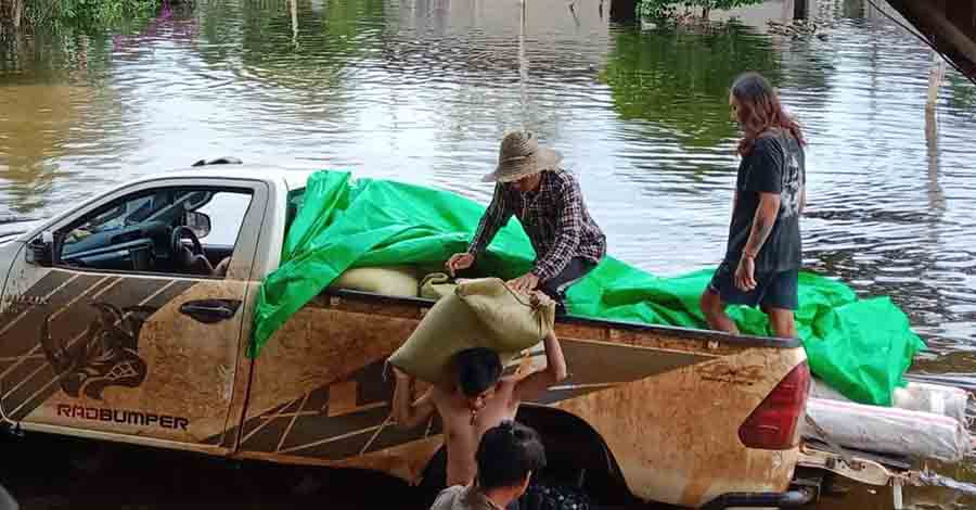 ရခိုင်တွင် ရေကြီးမှုကြောင့် ၅ ဦးသေဆုံး၊ ရေဘေးသင့် ကရင်နီပြည်သူများကို စားနပ်ရိက္ခာ ဖြန့်ဝေ