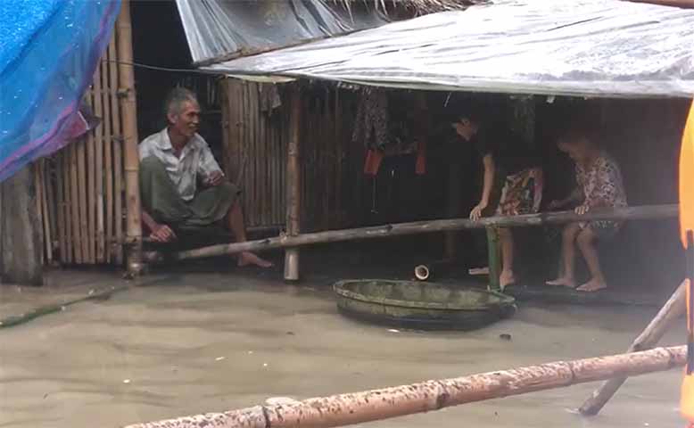 ဓနုဖြူတွင် မိုးသည်းထန်ရေကြီးပြီး အိမ်ခြေ ၃၀၀ ‌ကျော် ရေဘေးသင့်
