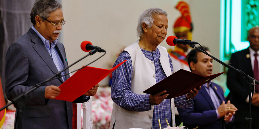 ဘင်္ဂလားဒေ့ရှ် အိမ်စောင့်အစိုးရ အကြီးအကဲအဖြစ် မိုဟာမက်ယူနွတ် ကျမ်းကျိန်