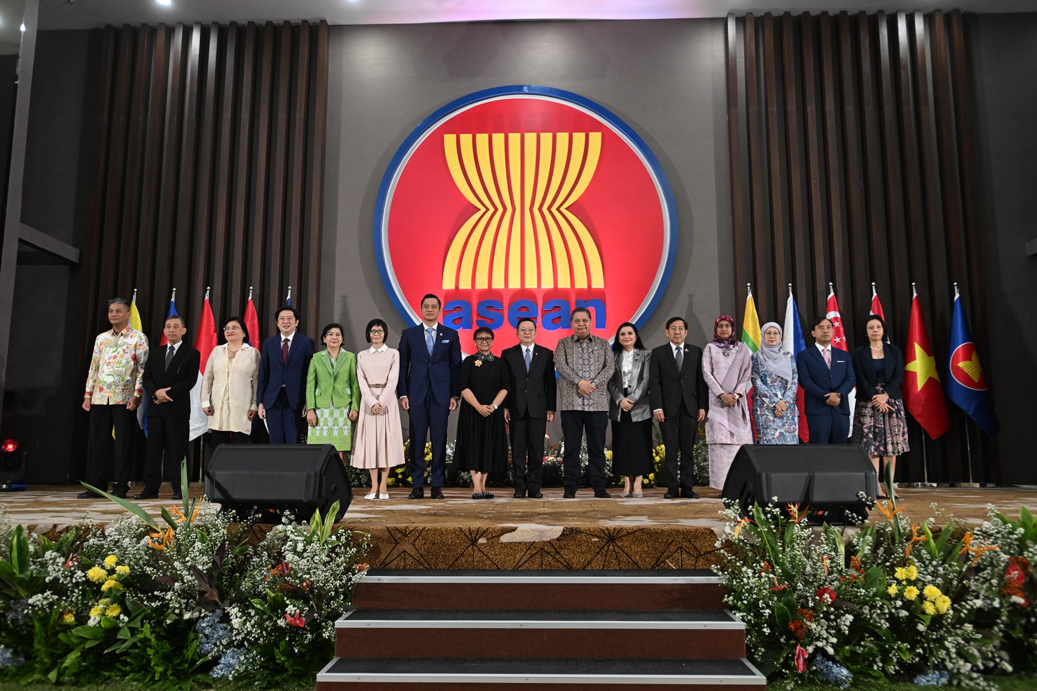မြန်မာ့အရေးသုံးပွင့်ဆိုင် အစည်းအဝေး အာဆီယံထိပ်သီးဆွေးနွေးပွဲအပြီး ကျင်းပမည်  
