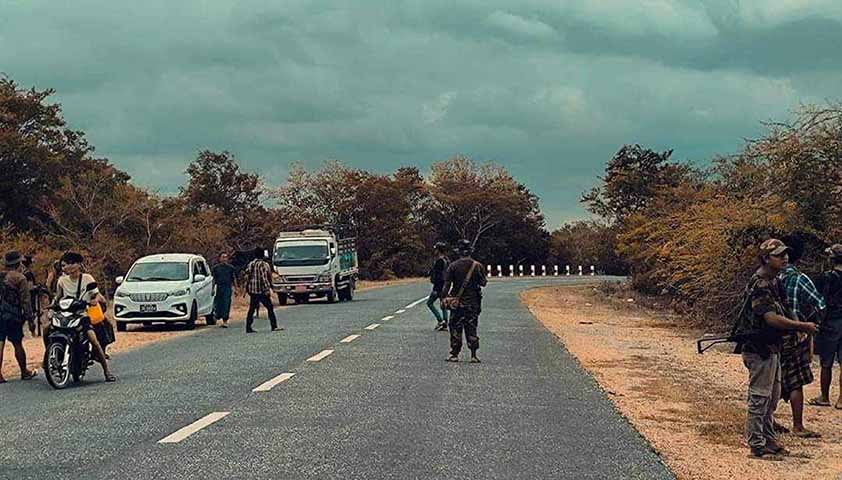မြင်းခြံခရိုင်တွင် တိုက်ပွဲများ ပြင်းထန်နေ