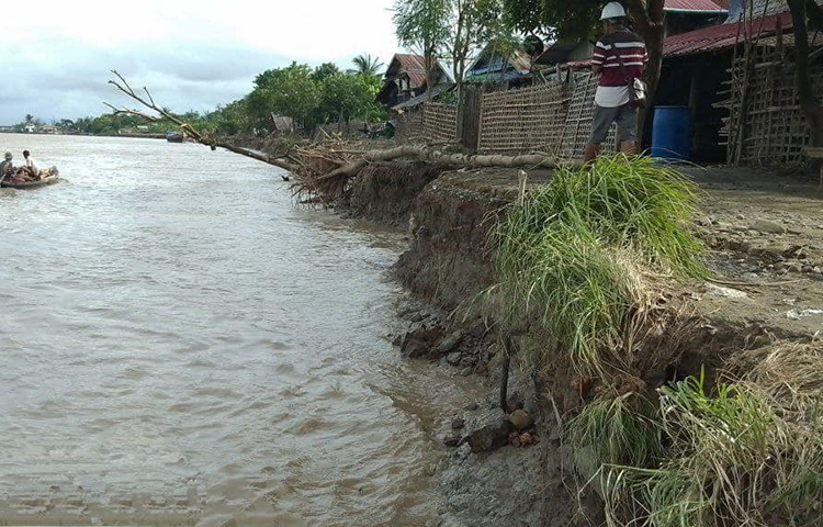 မင်းပြားတွင် ကမ်းပါးပြိုကျပြီး ဘုန်းကြီးကျောင်းနှင့် နေအိမ် ၄၀ ဝန်းကျင် ပျက်စီး