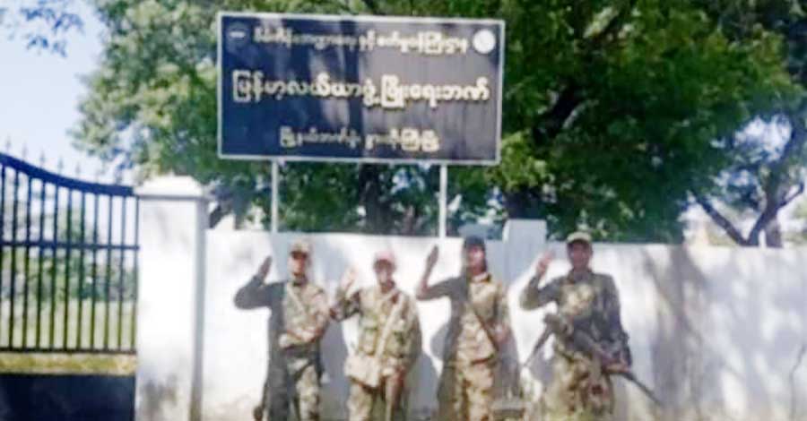 နွားထိုးကြီးတိုက်ပွဲတွင် စစ်ကောင်စီတပ်က ၃၀ ကျော်သေဆုံး၊ လက်နက်ကြီးကြောင့် မုံရွာ ထနောင်းတောတောင်ဈေး ယာယီပိတ် 