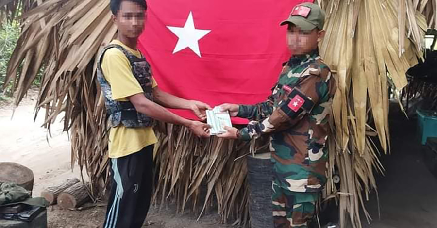 မှော်ဘီရဲတပ်ရင်းမှ ရဲ ၁ ဦး လက်နက်ဖြင့် အလင်းဝင်၊ ကျပ်သိန်း ၅၀ ချီးမြှင့်
