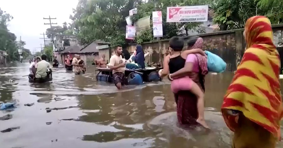 ဘင်္ဂလားဒေ့ရှ်တွင် မိုးသည်းထန် ရေကြီးမှုကြောင့် အနည်းဆုံး လူ ၂ သိန်း ထိခိုက်