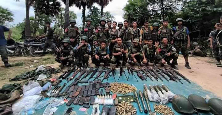 မြိုင်တွင် စစ်ကောင်စီတပ်တိုက်ခိုက်ခံရပြီး ၁၂ ဦးသေ ၅ ဦးလက်နက်ချ၊ လက်နက်ခဲယမ်းများ သိမ်းဆည်းရရှိ