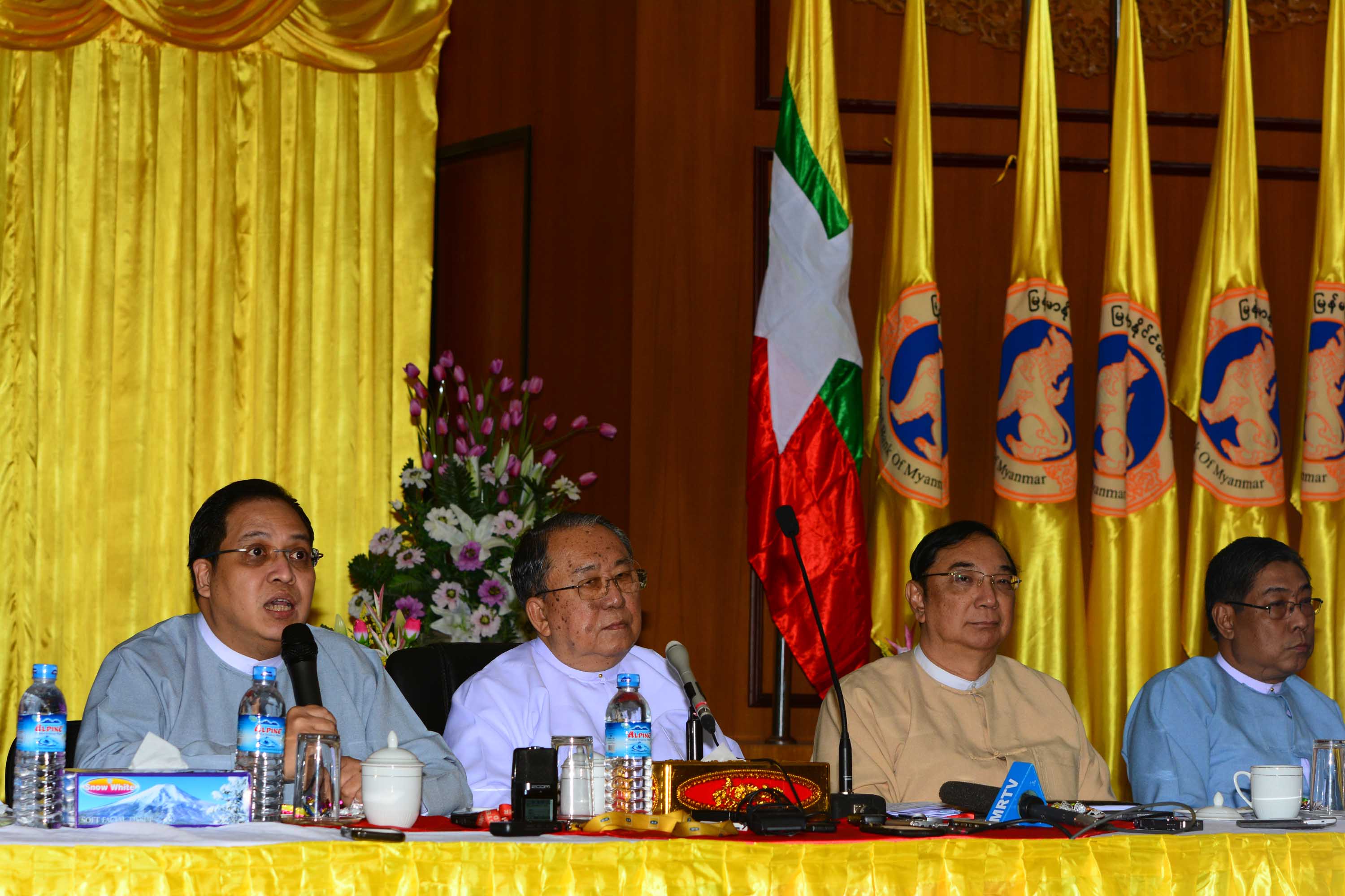 ဗဟိုဘဏ္က ႏုိင္ငံျခားဘဏ္ ၉ ခု ကို ျမန္မာတြင္ လုပ္ကုိင္ခြင့္ျပဳ