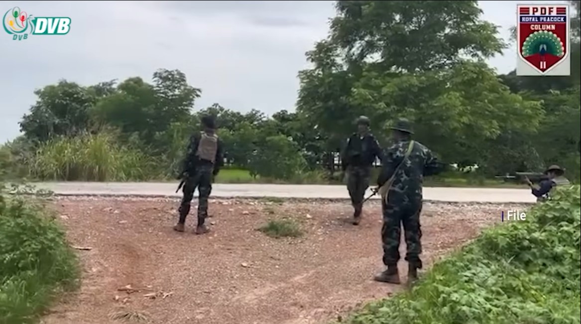 ညောင်လေးပင်ခရိုင်အတွင်း စစ်တပ် အင်အားဖြည့်တင်း၊ တိုက်ပွဲများဖြစ်ပွားနေ