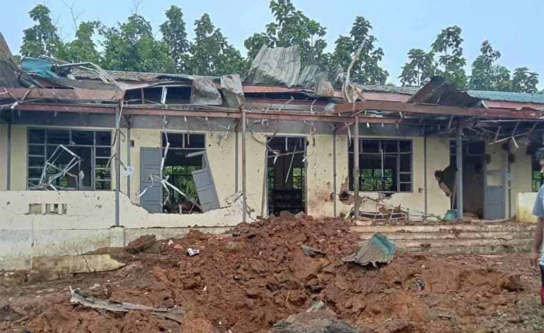တိုက်ပွဲပြင်းထန်​နေသဖြင့် ချောင်းဦး-ပခုက္ကူလမ်းယာယီပိတ်၊ ချင်းပြည်နယ်ကဆေးရုံ ဗုံးကြဲခံရ 