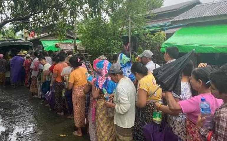 ရန်ကုန်တွင် စားအုန်းဆီဝယ်ယူခွင့်စာအုပ်ဖြင့် ၁၀ ရက်လျှင် ဆီ  ၅၀ ကျပ်သား ဝယ်ခွင့်ရ