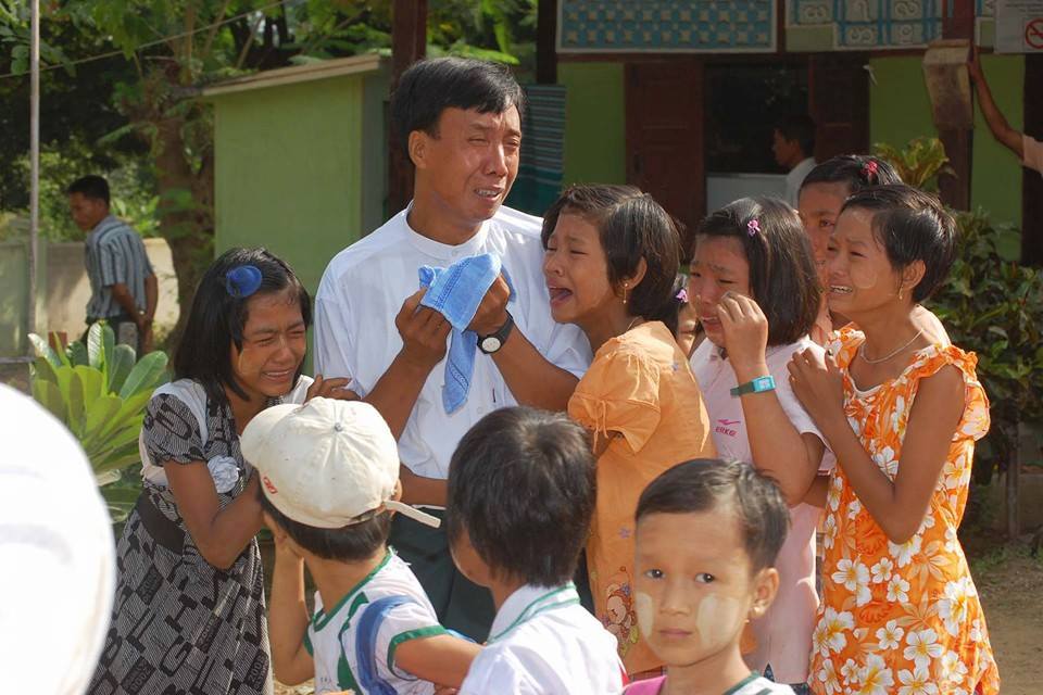 ေဖ့ဘြတ္ေၾကာင့္ လူသိမ်ားခဲ့သည့္ လက္ေထာက္ေက်ာင္းအုပ္ကို လူမႈထူးခၽြန္ဆရာဆု ေပးမည္