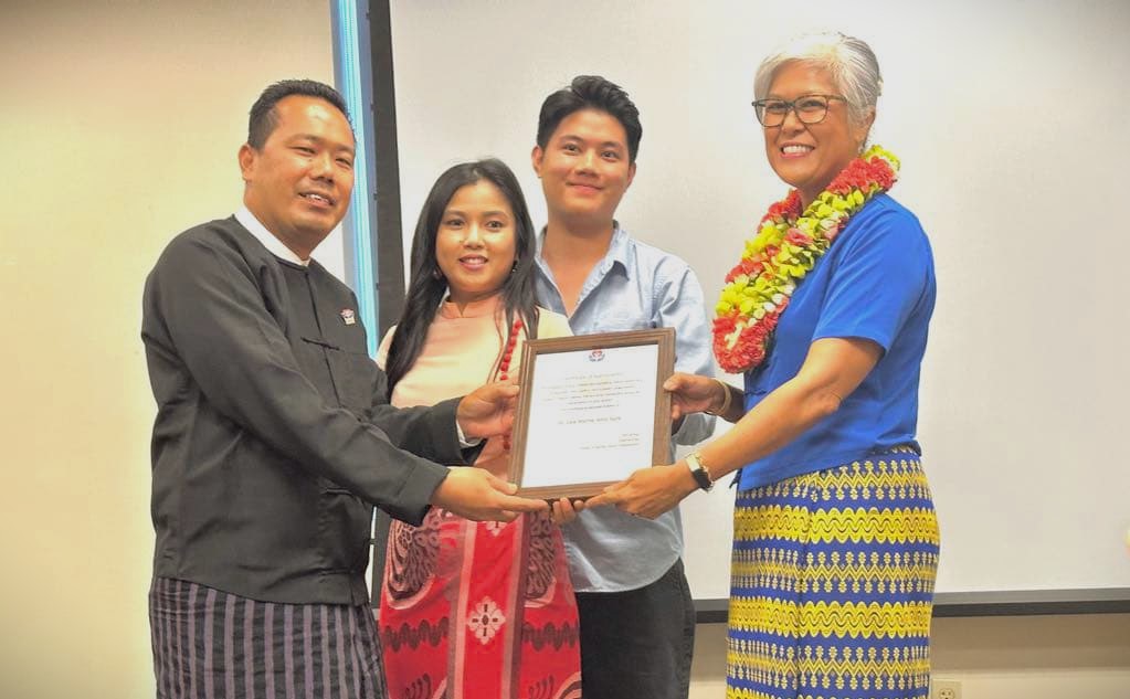 ဒေါက်တာမီမီဝင်းဘတ်ကို East-West Center က မြန်မာ့အရေးစွမ်းဆောင်မှု အသိအမှတ်ပြု ဆုပေးအပ်
