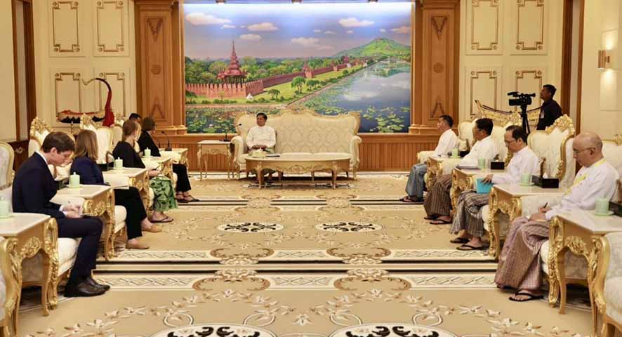 ICRC အကြီးအကဲနှင့်  စစ်ခေါင်းဆောင်တို့ တွေ့ဆုံဆွေးနွေး