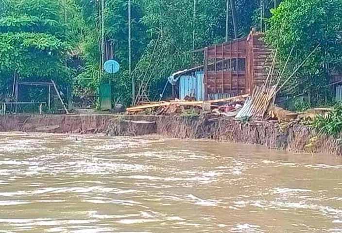 ညောင်တုန်းတွင် ကမ်းပါးပြိုကျပြီး နေအိမ်အချို့ ရွှေ့ပြောင်း