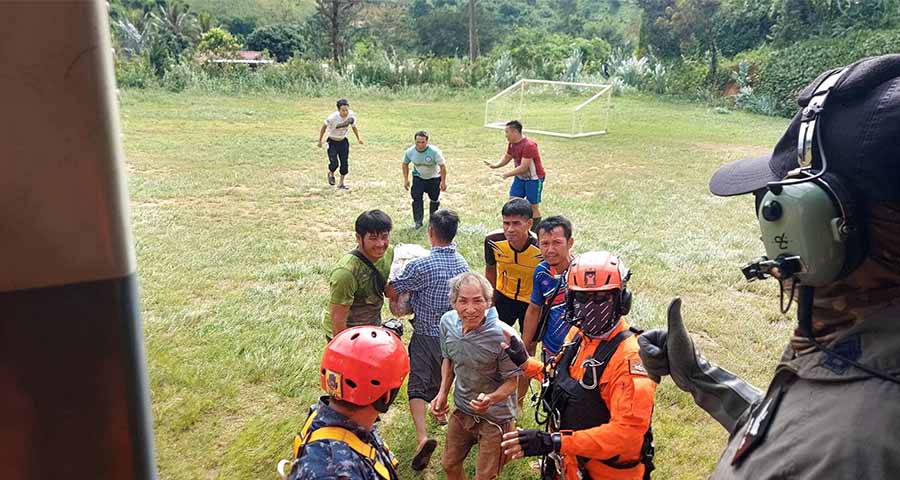 ထိုင်း-မြန်မာနယ်စပ် မယ်ဆိုင်တွင် နှစ်ပေါင်း ၈၀ အတွင်း အဆိုးရွားဆုံးရေဘေးကြုံ၊ ထိုင်းဝန်ကြီးချုပ် ကွင်းဆင်းကူညီပေး 
