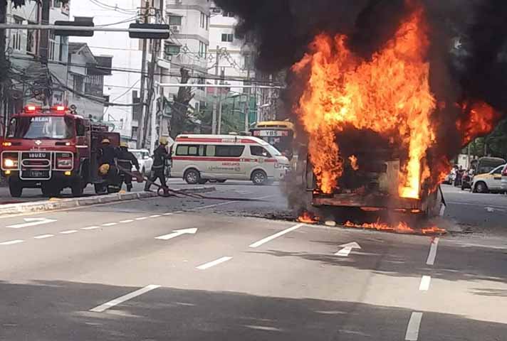 အလုံတွင် YBS ယာဉ် မီးလောင်