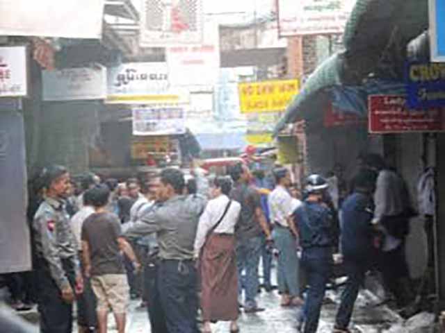 ဗိုလ်ချုပ်ဈေးအနောက်ဘက်တန်းရှိ ပြင်ဆင်ဆဲဆိုင်ခန်း မီးလောင်