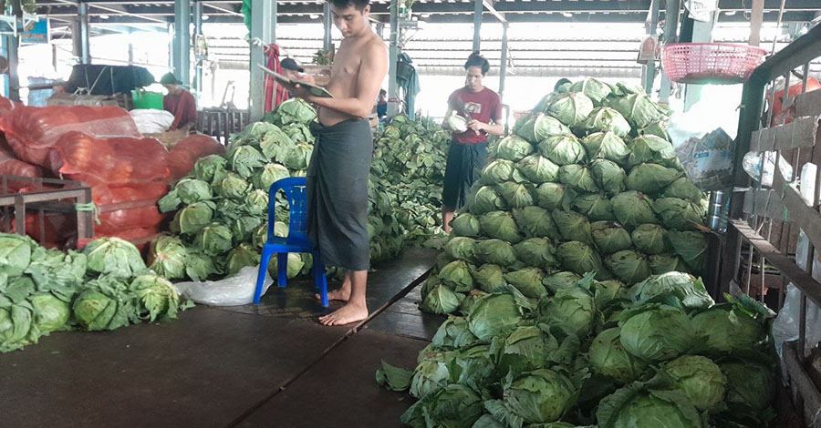 ရေကြီးရေလျှံမှုကြောင့် ရန်ကုန်တွင် ကုန်စိမ်းဈေး အဆမတန်တက်