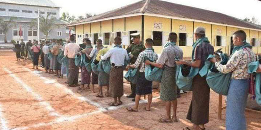 မော်ကျွန်းတွင် အဓမ္မစစ်သားစုဆောင်းခံရသည့် လူငယ် ၁၀ ဦး ပုသိမ်စစ်တိုင်းရုံးပို့ခံရ