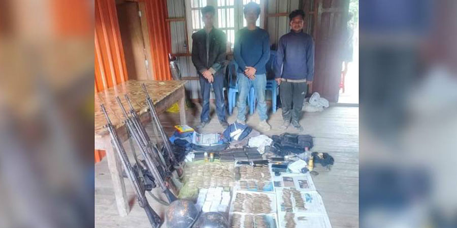 ထန်တလန်မြို့က ရဲတပ်ဖွဲ့ဝင် ၃ ဦး သေနတ် ၄ လက်နှင့်အတူ အလင်းဝင်