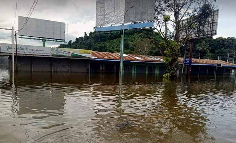 လွိုင်ကော်တွင် ရေကြီးပြီး နေအိမ်များနှင့် စစ်ရှောင်စခန်းများ နစ်မြုပ်ပျက်စီး