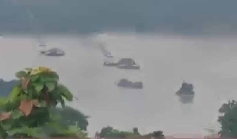 ရွှေကူမြို့အနီးတွင် စစ်သင်္ဘောများ တိုက်ခိုက်ခံရပြီး ၁ စီးနစ်မြုပ်