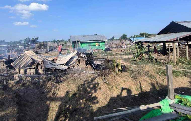 ခင်ဦးမြို့နယ်ရှိ မဒေါင်းလှပျူရွာမှ ပျူစောထီးနှင့် စစ်ကောင်စီတပ်များ  စခန်းစွန့်ခွာထွက်ပြေး