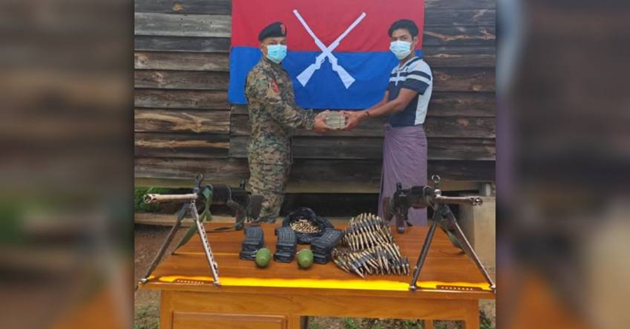 တီးတိန်မြို့က စစ်သား ၁ ဦး သေနတ် ၂ လက်၊ ခဲယမ်းများနှင့်အတူ အလင်းဝင်