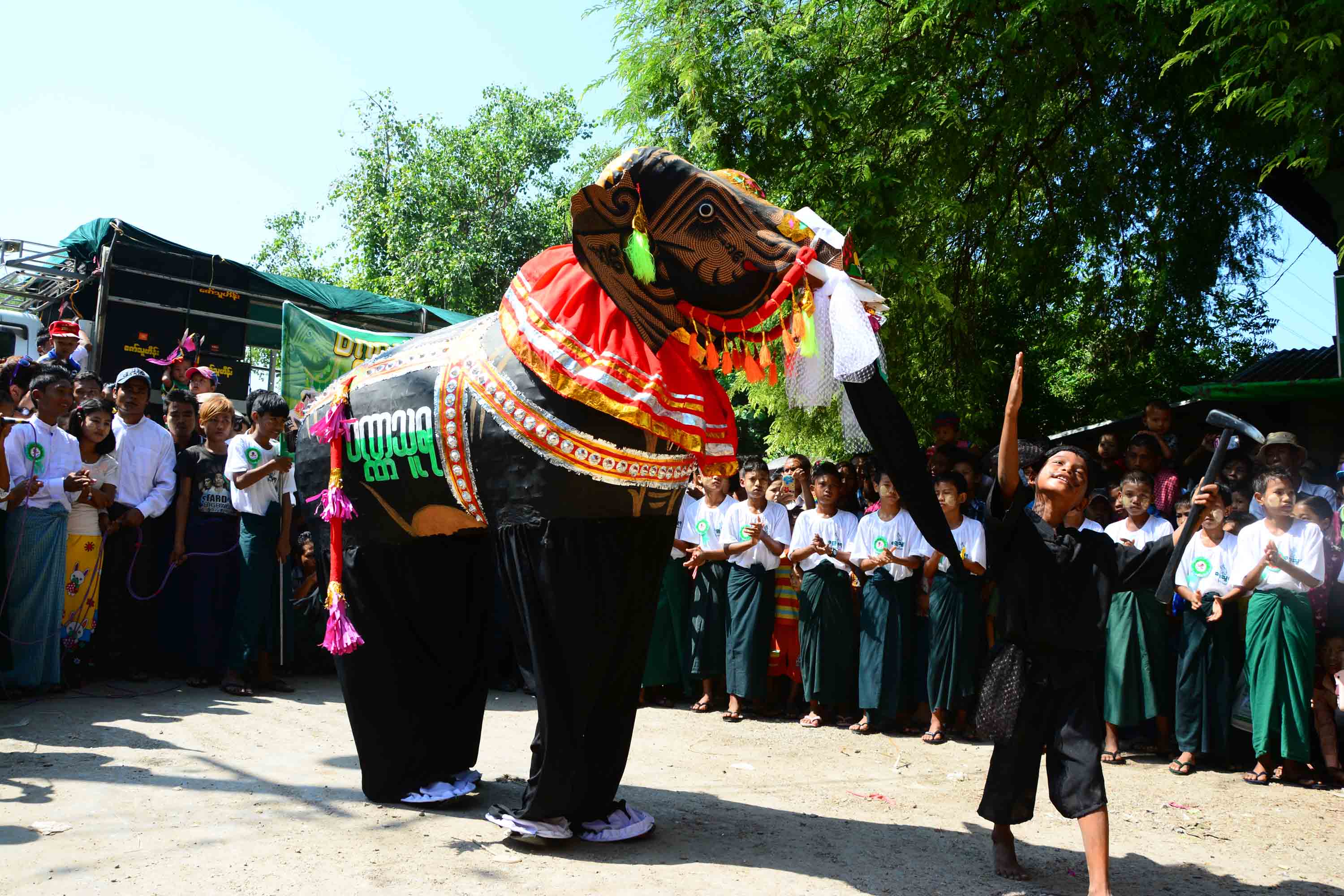 ေက်ာက္ဆည္ ဆင္ပြဲေတာ္ (ဓာတ္ပုံ)