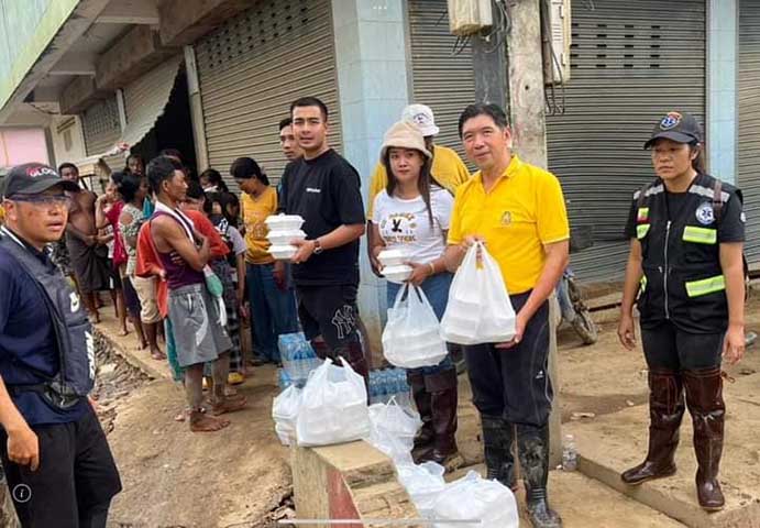 တာချီလိတ်ရေဘေးသင့်ပြည်သူများကို ထိုင်းအဆိုတော်သရုပ်ဆောင် လာရောက် ထောက်ပံ့လှူဒါန်း