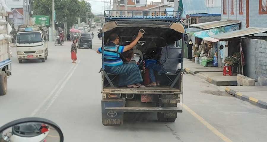 တောင်ကြီးတွင် လိုင်းကားများ ဈေးတက်သဖြင့် ခရီးသည်များ အခက်အခဲဖြစ်