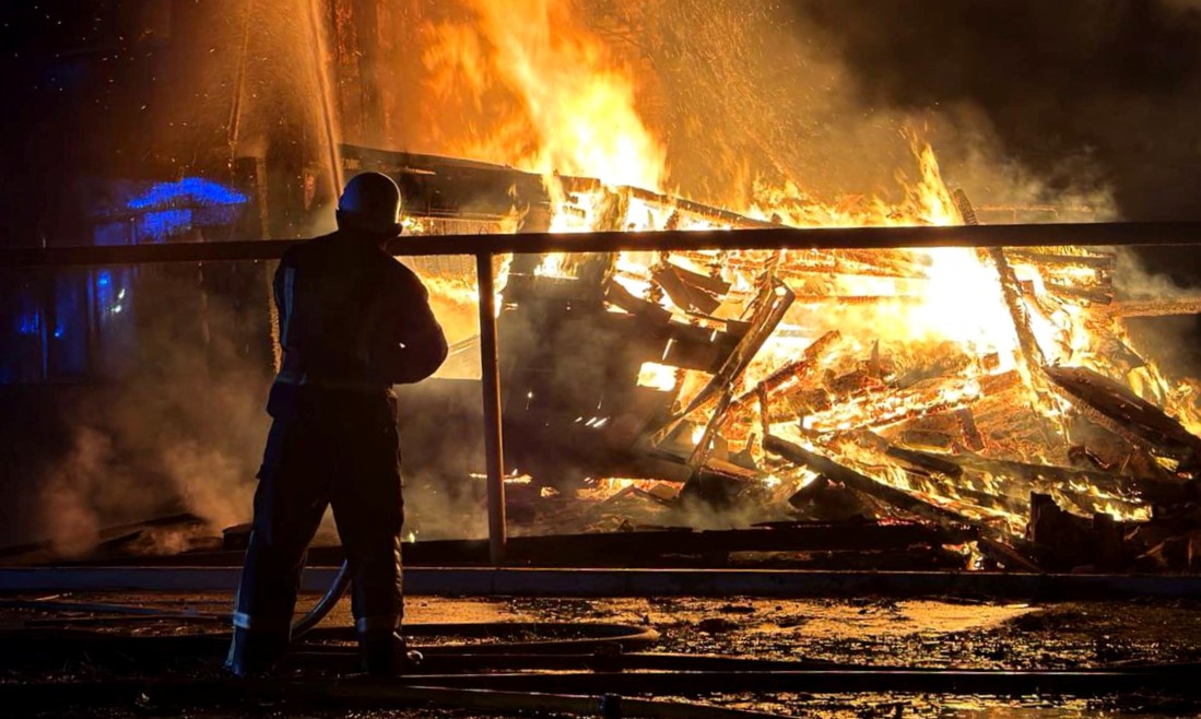 ယူကရိန်းတောင်ပိုင်းမြို့ အိုက်ဇ်မေးလ်ကို ရုရှားတိုက်ခိုက်မှုကြောင့် လူ ၃ ဦး၊ သေဆုံး ၁၄ ဦး ဒဏ်ရာရ