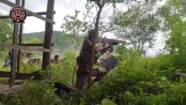 မြင်းခြံက PDF စခန်းကိုလာတိုက်သည့်စစ်ကြောင်း ပြန်တိုက်ခိုက်ခံရပြီး ၁၈ ဦးထက်မနည်းသေ
