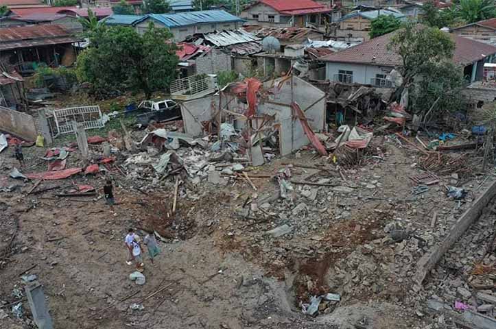 လားရှိုးကို စစ်တပ်က ထပ်မံဗုံးကြဲ၊ ပြည်သူ ၉ ဦးဒဏ်ရာရပြီး နေအိမ်အများအပြား ပျက်စီး