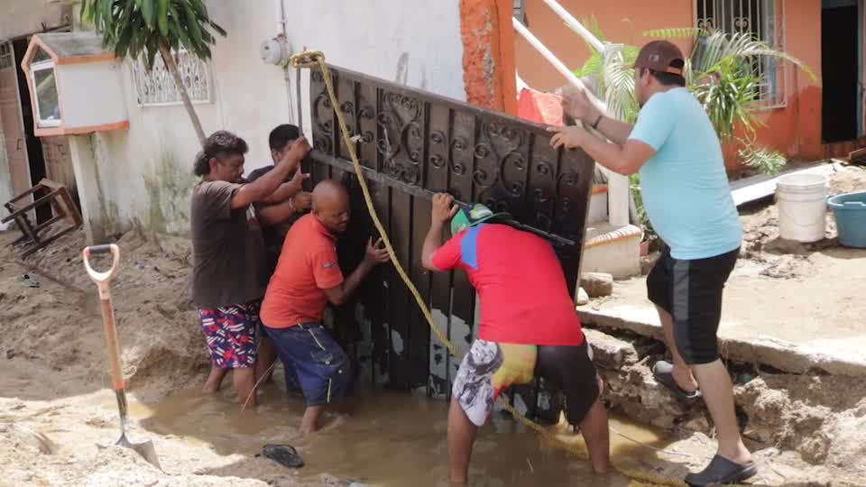 ဟာရီကိန်းမုန်တိုင်း တိုက်ခတ်အပြီးမှာ အစိုးရအကူအညီပေးရန် မက္ကဆီကို ပြည်သူများ တောင်းဆို