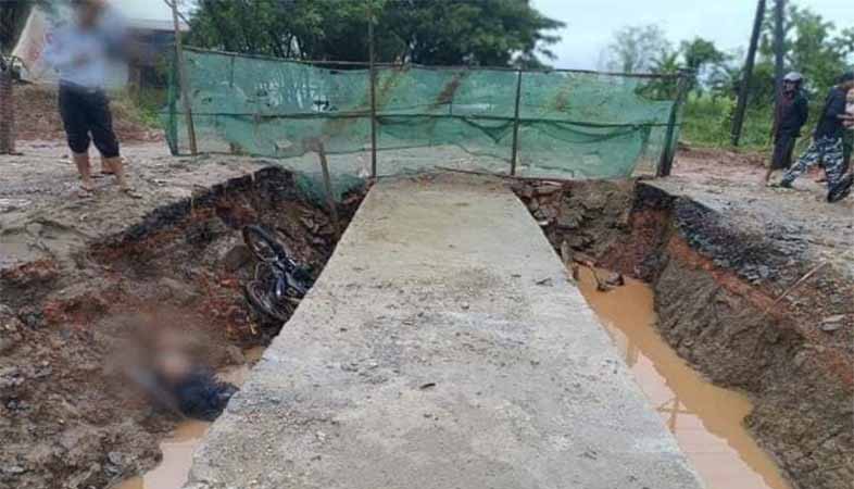 လှည်းကူးတွင် ဆိုင်ကယ်မှောက်ပြီး ‌ရဲနှင့် ဆိုင်ကယ်သမား သေဆုံး