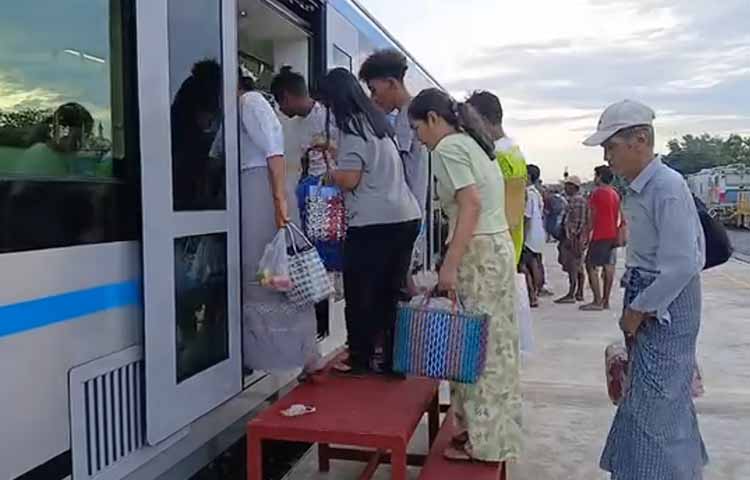 စပိန်ရထားသစ်ပြေးဆွဲ၊ ခရီးသည် အတက်အဆင်းအတွက် အဆင်မပြေ