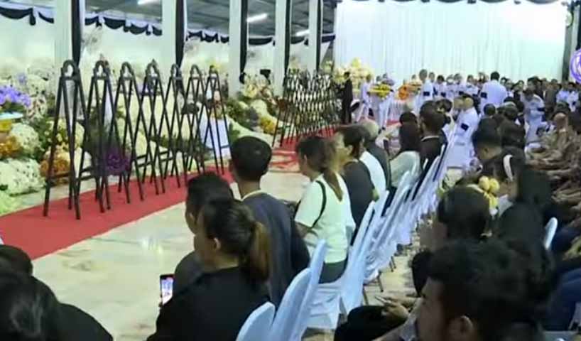 ထိုင်းတွင် ဘတ်စ်ကားမီးလောင် သေဆုံးခဲ့ရသူများ၏  ဈာပနကျင်းပ