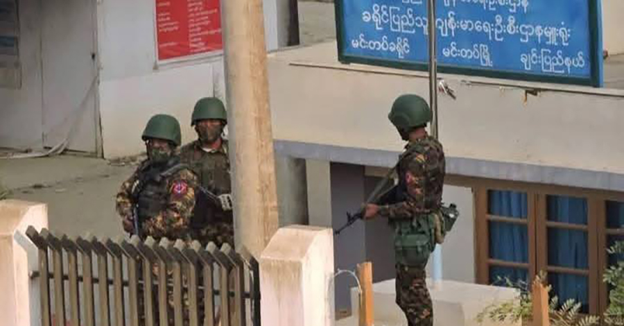 ဒီပဲယင်းနှင့် ရေဦးကို ဗုံးကြဲသဖြင့် ဒေသခံ ၁ ဦးသေ၊ မင်းတပ်မြို့ပေါ် အိမ် ၂ လုံးကို စစ်သားများ မီးရှို့