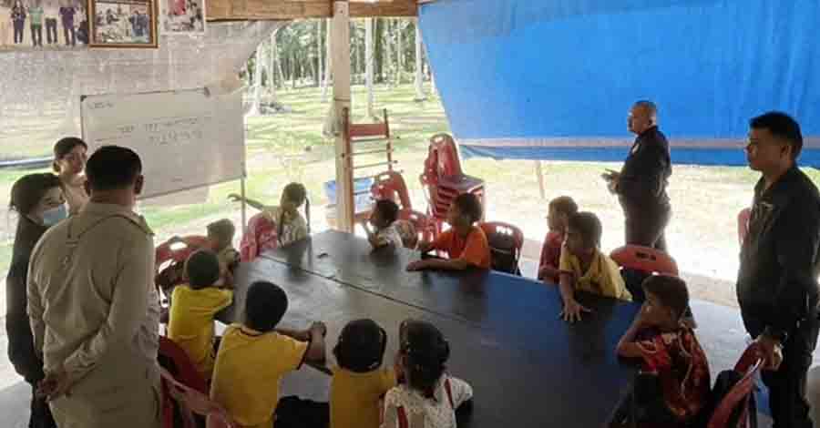 ထိုင်းတောင်ပိုင်း အုန်းခြံထဲ ဖွင့်လှစ်ထားသည့် မြန်မာစာသင်ကျောင်း စစ်ဆေးအရေးယူခံရ 