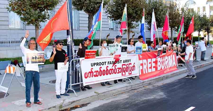 စစ်ကောင်စီ သန်းခေါင်စာရင်းကောက်နေသည့်အပေါ် အမေရိကန်ရောက် မြန်မာများ ဆန္ဒပြ (ဓာတ်ပုံ) 