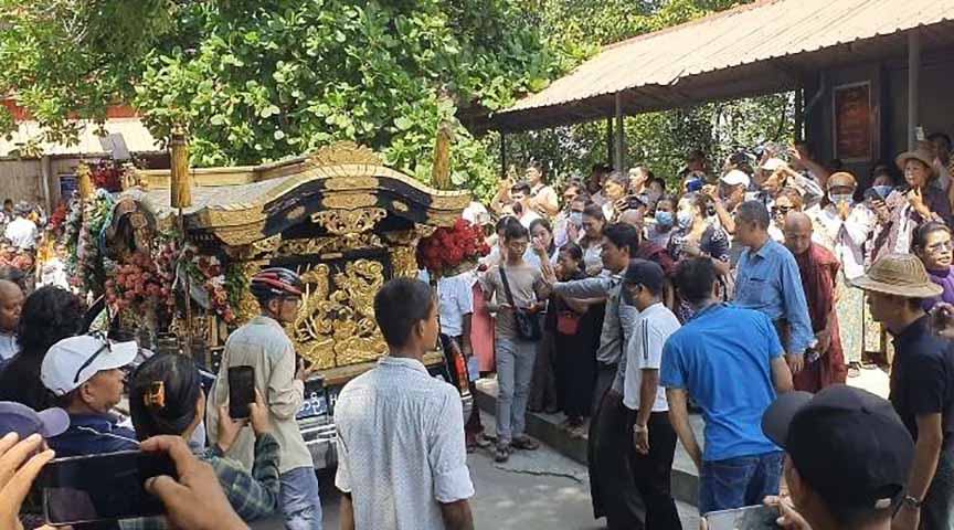 ဒေါက်တာဇော်မြင့်မောင်၏ ဈာပနပြည်သူထောင်ချီ လိုက်ပါပို့ဆောင်