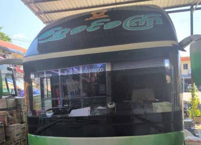 သံဖြူဇရပ်တွင် ခရီးသည်ယာဉ် ပစ်ခတ်ခံရပြီး အမျိုးသမီး ၁ ဦး ဒဏ်ရာရ
